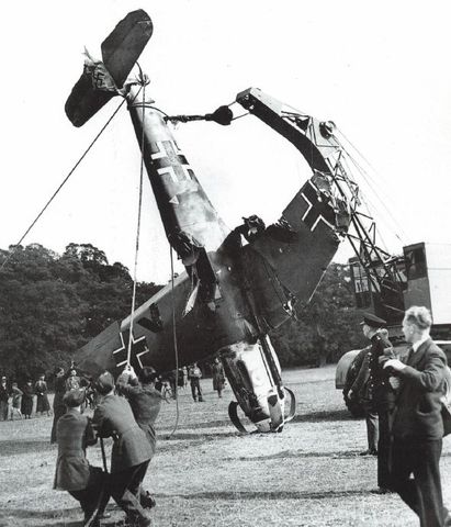 El Messerschmitt Bf 109 E del Oberleutnant Karl Fischer derribado en Windsor Great Park. Octubre 1940