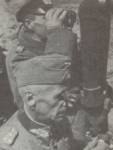 General Hermann Hoth observando el avance de las unidades del 4º Ejército Panzer