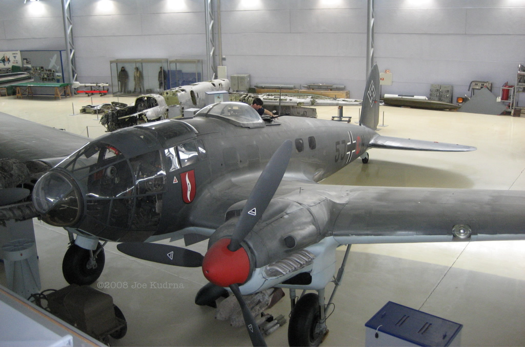 Heinkel He-111P-2 Nº de Serie 1526 está en exhibición en el Norwegian AF Museum en Gardermoen, Noruega