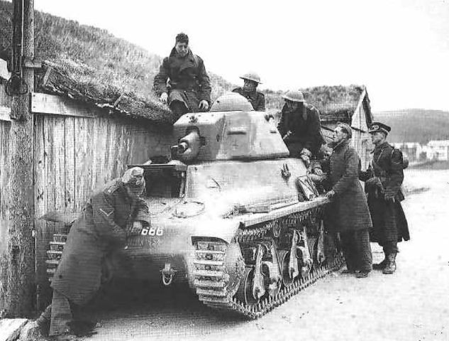 Con los desembarcos aliados, llegó una compañía francesa de 15 tanques Hotchkiss  H-39