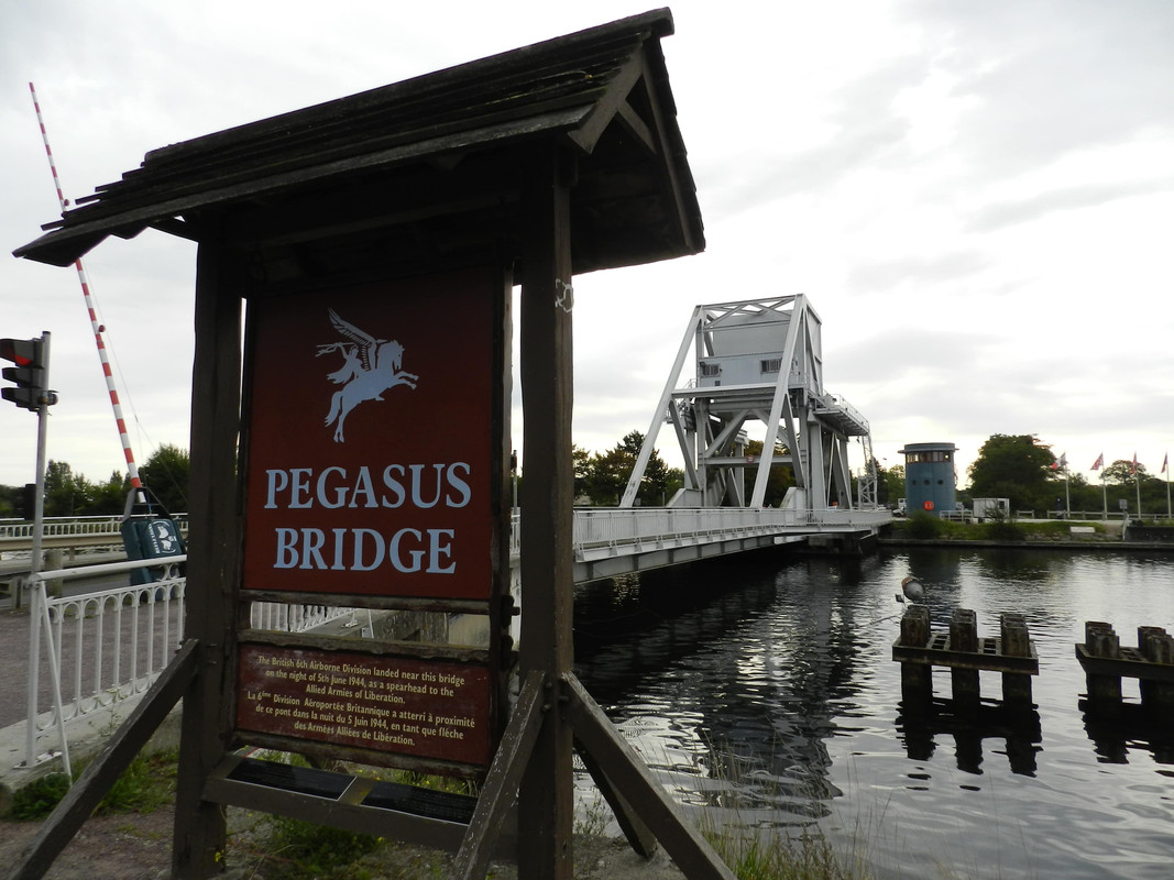 Llegamos a Bènouville, a las afueras de Caen. El mítico puente Pegasus con su magnífico memorial y museo