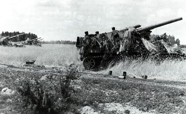 Artillería autopropulsada de 150 mm, Hummel, de la división Wiking en Polonia. Agosto 1944