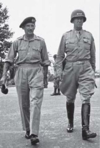 Patton, junto a Montgomery en el Cuartel General de Patton en Palermo, Sicilia. 26 de Julio de 1943