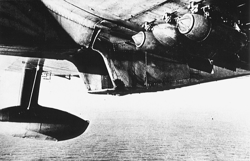 Detalle de las bombas bajo la raíz del ala de un Blohm Voss BV-138