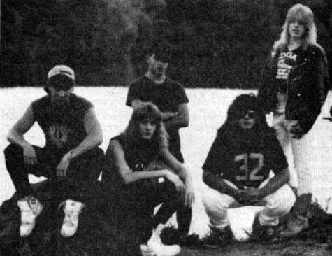 https://s10.postimg.cc/7r69aoojt/band_photo.jpg