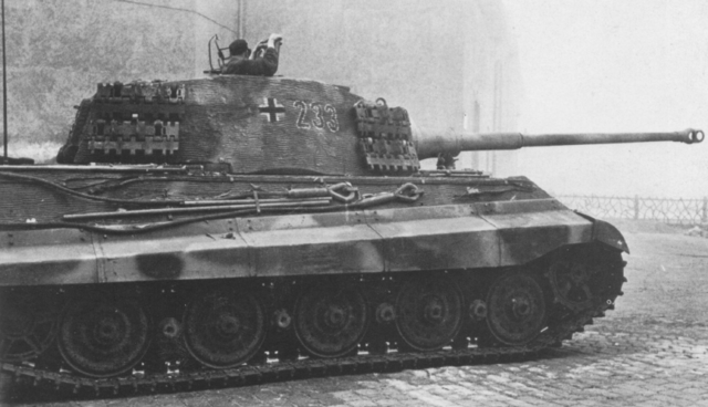 Königstiger 233 del 503 Batallón de Carros Pesados durante la Operación Panzerfaust en Budapest. Octubre de 1944
