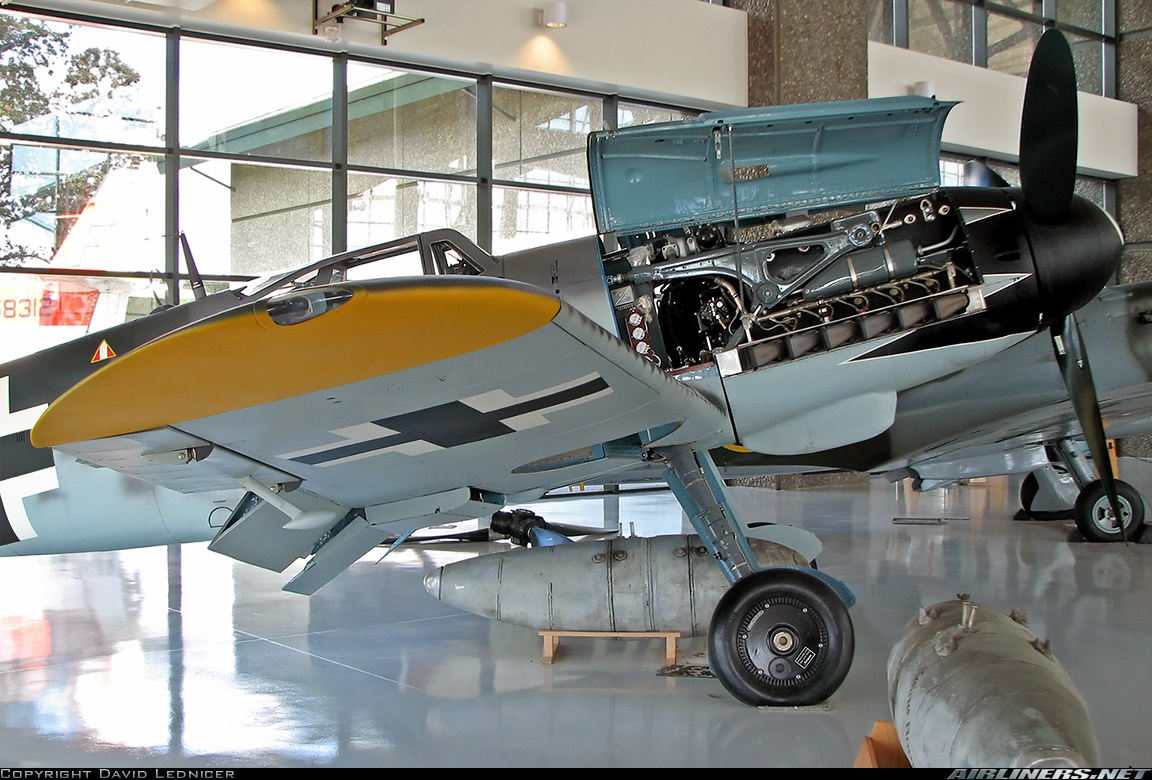 Messerschmitt Bf 109 G-14 Nº de Serie 610937 N109EV Green conservado en el Evergreen Aviation Museum en McMinnville, Oregon