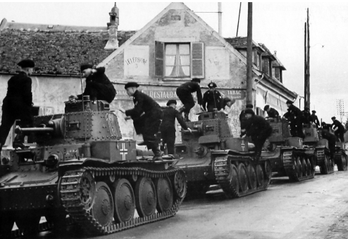 Francia, junio de 1940. Columna de tanques Panzer 38t Ausf B de la 7ª Pz. Div. Durante una pausa en los combates