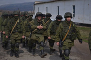 rsz_armed_men_insignia_simferopol_crimea_on_9_ma