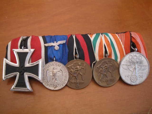 Medalla Memel en un pasador