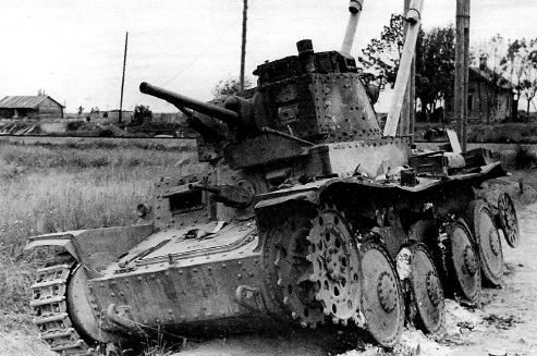 Panzer 38t Ausf B puesto fuera de combate durante las primeras etapas de la Operación Barbarroja. Verano de 1941
