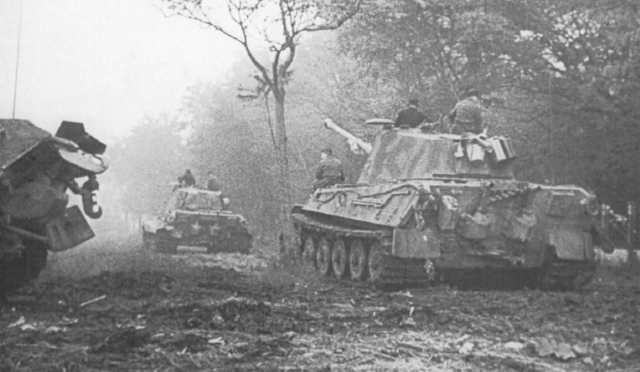 Carros Tiger II del 503 Batallón de Carros Pesados en Hungría. Otoño de 1944