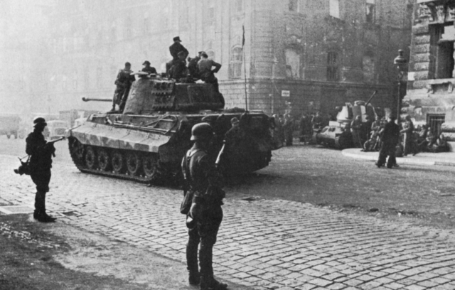 Königstiger 231 del 503 Batallón de Carros Pesados en Budapest. Octubre de 1944