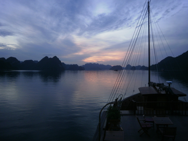 Vietnam y Angkor: 25 días a nuestro aire (Actualizado con fotos!!!) - Blogs de Vietnam - Etapa 3: Bahía de Halong (19)