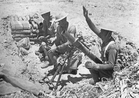 Posición de mortero británica de 3 pulgadas, 76,2 mm, en una posición en la Línea Gazala